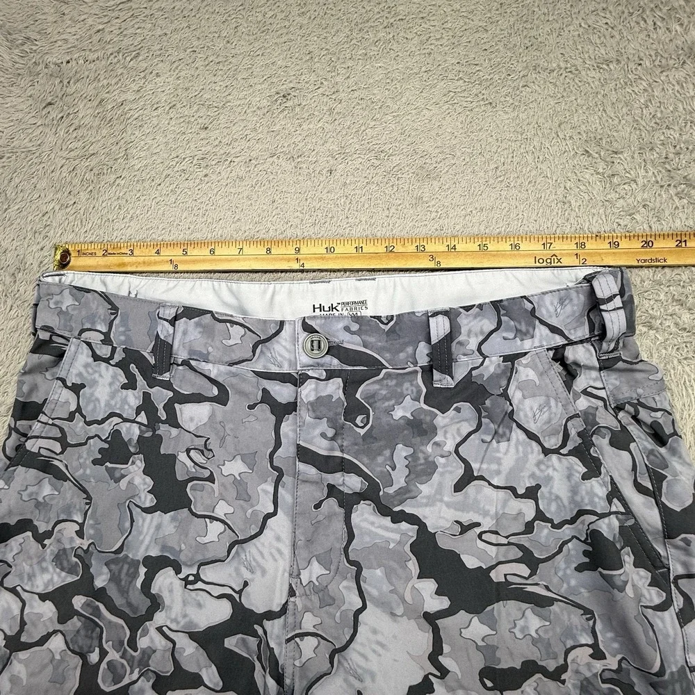 Huk Shorts Mens 2XL Gray Camo‎ Performance Fabrics Fishing Flex Waist